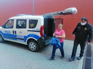 Polis Tarafından Aranan Kadın, Sokağa Çıkınca Yakalandı