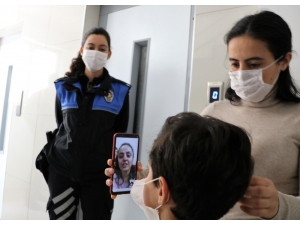 Sağlık Çalışanı Anneyi Ağlatan Doğum Günü Sürprizi