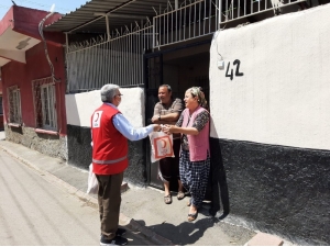 Kızılay’dan Sokağa Çıkamayanlara Gıda Yardımı