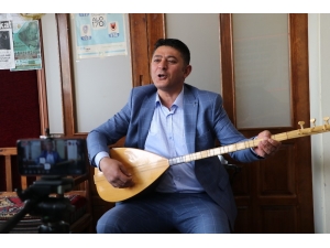 Sivaslı Ozanlar Online Konserlerle, Vatandaşları Evde Tutmaya Çalışıyor