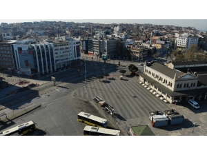 Sokağa Çıkma Kısıtlamasının İkinci Gününde Boş Kalan Kadıköy Meydanı Havadan Görüntülendi