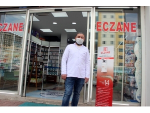 Kayseri’deki Eczacılar Kendi Hijyen Stantlarını Kendileri Üretti