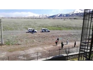 Polis Sokağa Çıkan Gençleri Topladı