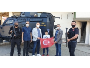 Tügşav Şehit Oğlunun Doğum Gününü Kutladı