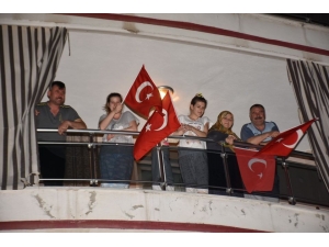 İncirliova Kırmızı Beyaza Büründü