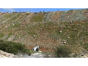 50 Metrelik Uçuruma Düşen Otomobildeki Çift Ölümden Döndü