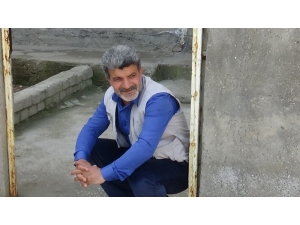 Evlat Nöbetine Gidemeyen Baba, Evinin Kapısının Önünde Oğlunun Yolunu Gözledi