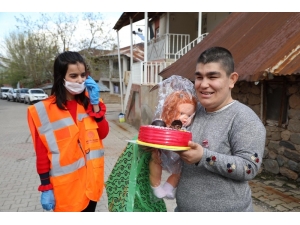 Down Sendromlu Nesrin’e Doğum Günü Sürprizi