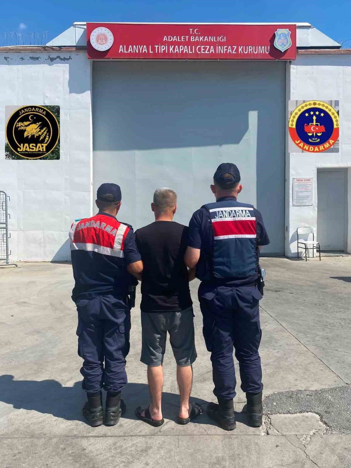 alanya-da-23-yil-hapis-cezasiyla-aranan-hukumlu-yakalandi