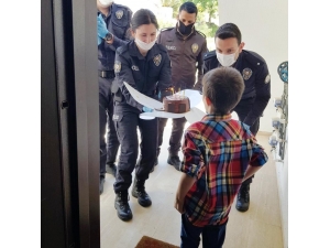 Polis Ekiplerinden 8 Yaşındaki Çocuğa Doğum Günü Sürprizi