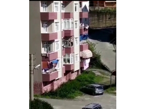 Balkon Duvarında Tehlikeli Dans