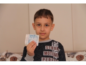 7 Yaşındaki Mustafa Kumbarasındaki 200 Tl’yi Kampanyaya Bağışladı