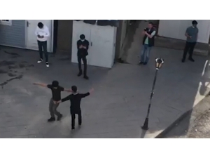 Yaşlı Komşuları İçin Verdiği Konserde Gençler Oynadı