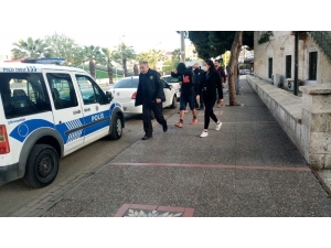 Evde Tartışıp Öfke İle Dışarı Çıkan Genç Çift, 6 Bin 300 Lira Zararla Oturdu