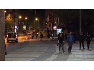 Denizli’de Sokağa Çıkma Kısıtlamasının Sona Ermesiyle Vatandaşlar Caddelere Akın Etti