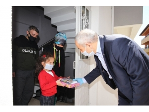 Evden Çıkamayan Miray’ın Okuma Kitabını Başkan Büyükgöz Aldı