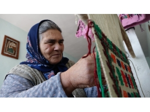 Evde Kalan Dudu Teyze 12 Yaşında Öğrendiği İşe Yeniden Başladı