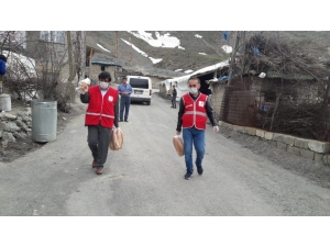 Kızılaydan İhtiyaç Sahibi Ailelere Ekmek Desteği