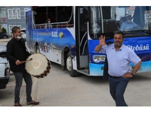 Davul Ve Klarnetin Sesini Duyan Oynamaya Başladı