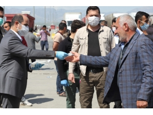 Öğrencilerin Ürettiği Maskeler Şoförlere Dağıtıldı