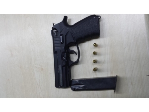 Otomobilden Alkol Satışı Yapan Sürücü, Kovalamaca Sonucu Yakalandı