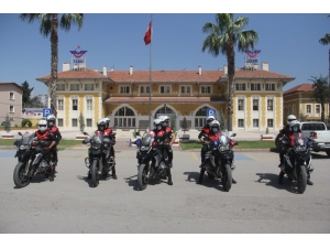 Polis Korona Virüs Uygulaması Yapıp Maske Dağıttı