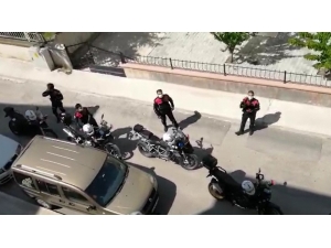 Polis Ekipleri İhbar İçin Gittikleri Mahallede Sürprizle Karşılaştı