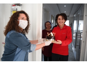 Konyaaltı Belediyesi’nden 20 Yaş Altı Gence Doğum Günü Sürprizi