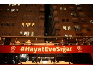 Diyarbakır Büyükşehir Belediyesinden Evde Kalan Çocuklara Doğum Günü Sürprizi