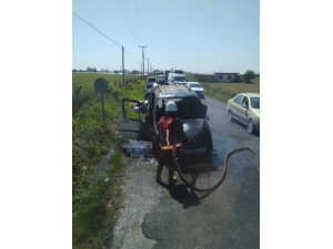 Tarsus’ta Seyir Halindeki Ticari Araç Yandı