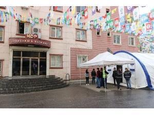 Hdp Önündeki Ailelerin Evlat Nöbeti Devam Ediyor