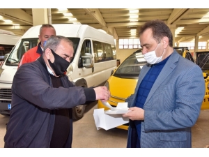 Başkan Şahin Sürücülere Maske Dağıttı
