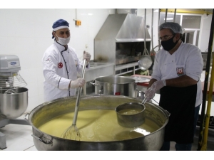 Büyükşehirden Sağlık Çalışanlarına Sıcak Çorba İkramı