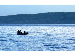 Yasağı Denizde Deldiler, Cezayı Yediler