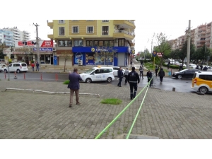 Diyarbakır’da Bir Caddede Araç Giriş Çıkışları Kısıtlandı