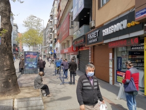 Kısıtlama Sona Erdi Vatandaşlar Caddeye Akın Etti