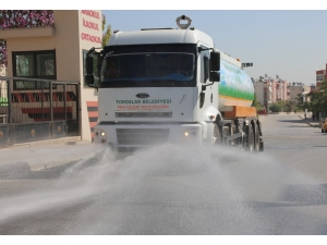 Toroslar’da Sokaklar Dezenfekte Ediliyor