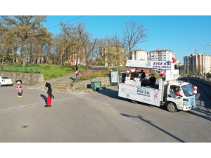 Sokak Sokak Gezip Konser Veriyorlar