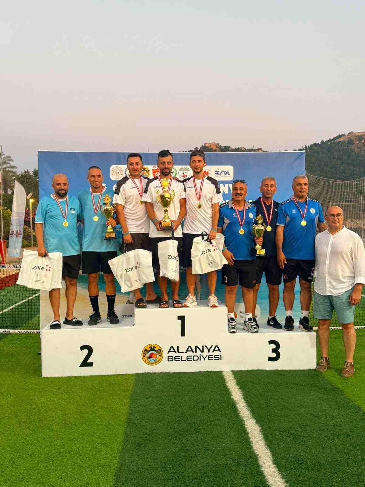 alanya-futnet-te-zirveyi-birakmadi
