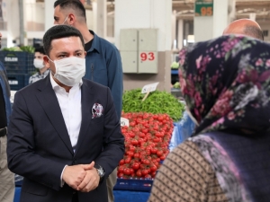 Belediye Başkanı Arı, Kapalı Pazaryerinde İncelemelerde Bulundu