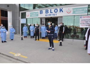 Alkışlar Eşliğinde Taburcu Oldu