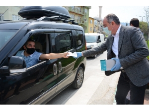 Gemlik’te Maske Dağıtımı Sürüyor