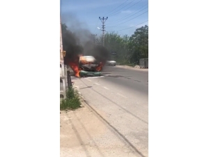 Antalya’da Otomobil Yangını
