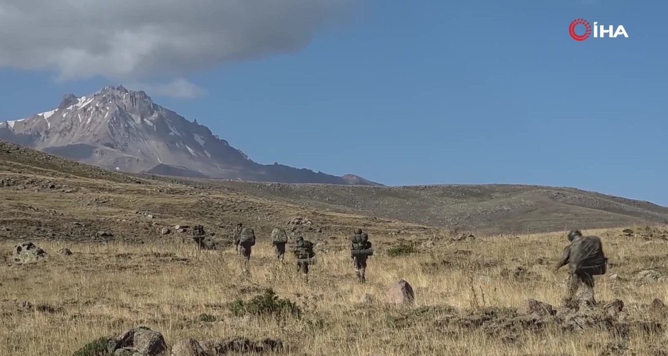 turk-ve-somalili-komandolardan-erciyes-dagi-nda-ortak-egitim