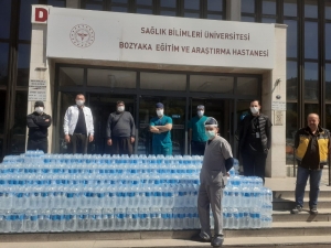 Kur’an’a Hizmet Derneğinden Sağlık Çalışanlarına Su Desteği