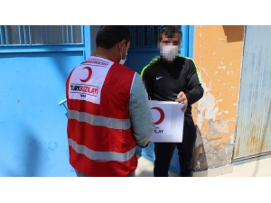 İşsiz Kalan Ve Yardıma Muhtaç Kişilere Türk Kızılay’ı El Uzattı