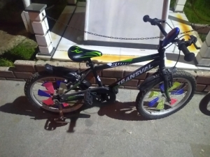 Dışarı Çıkmamaları Gerekirken Bisiklet Çalarken Yakalandılar