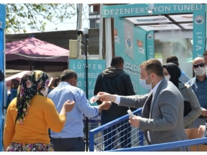 Ezine’de Vatandaşlara ’Borel’ Dağıtıldı