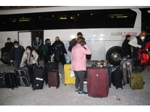 333 Türk Vatandaşı İngiltere’den Türkiye’ye Getirildi