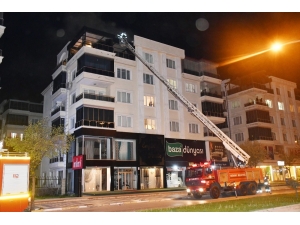 Aksaray’da Çatı Yangını Paniğe Neden Oldu